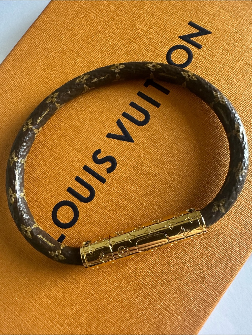 LOUIS VUITTON Monogram Confidential Bracelet Size 16 Gold Hardware Full Set